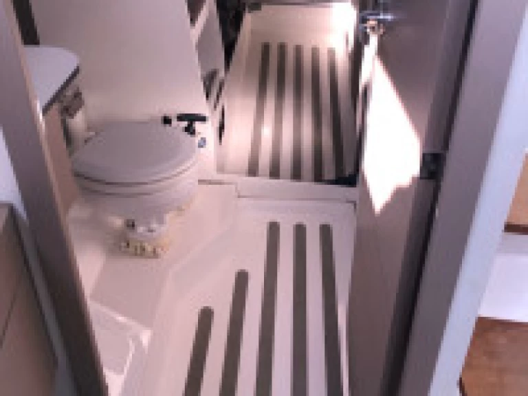 RM RM 890 charter bareboat eller skeppad i Larmor-Plage