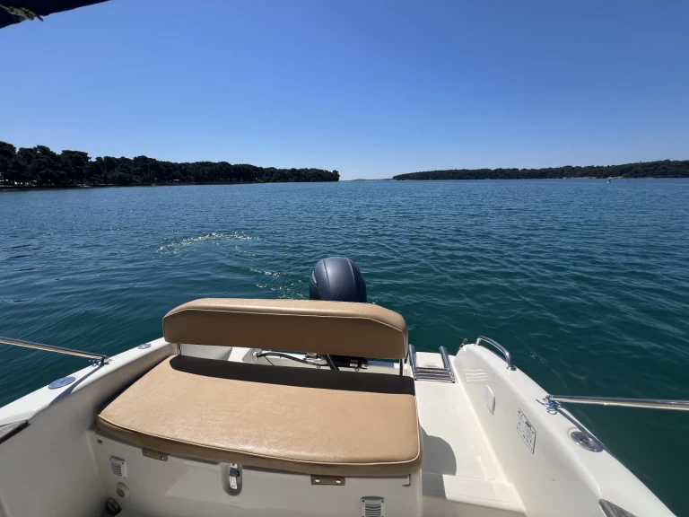 Marea 22 charter bareboat eller skeppad i Medulin