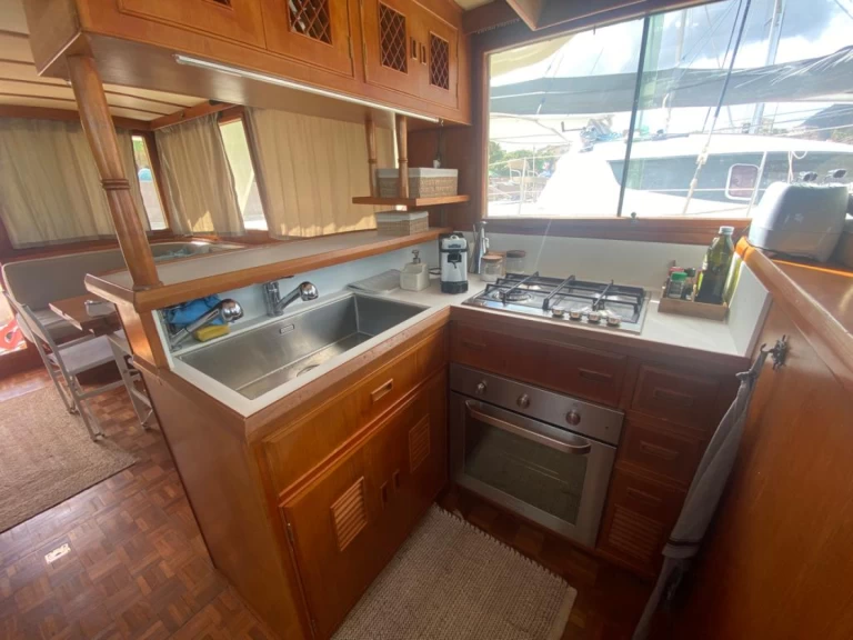 c&l marine corporation europa 40 charter bareboat eller skeppad i Palermo