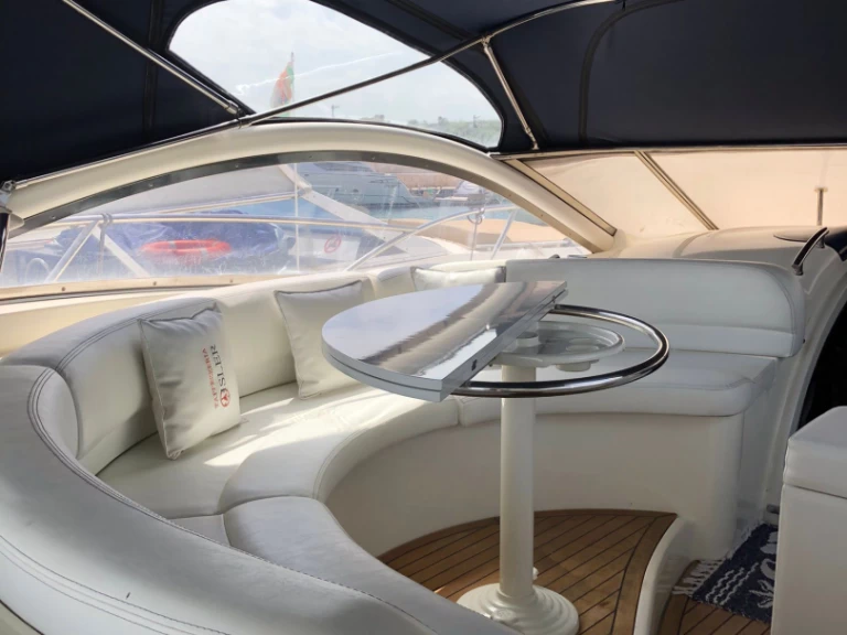 Azimut Atlantis 47 charter bareboat eller skeppad i Polignano a Mare
