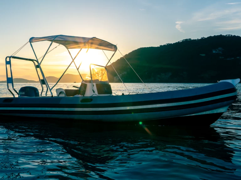 Hyra RIB med eller utan skeppare Joker Boat Bocca di Magra 