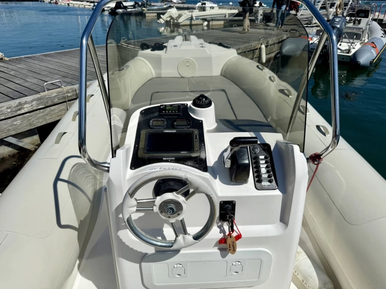 Hyr en Capelli Tempest 700 Sun Port de Sainte-Marine 
