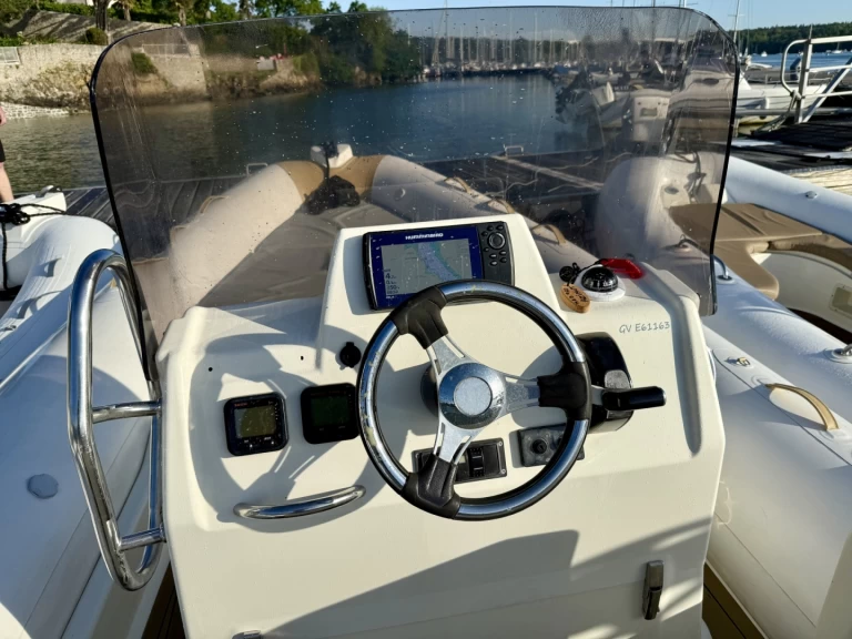 Uthyrning Port de Sainte-Marine - Zodiac Medline 740 av Samboat 
