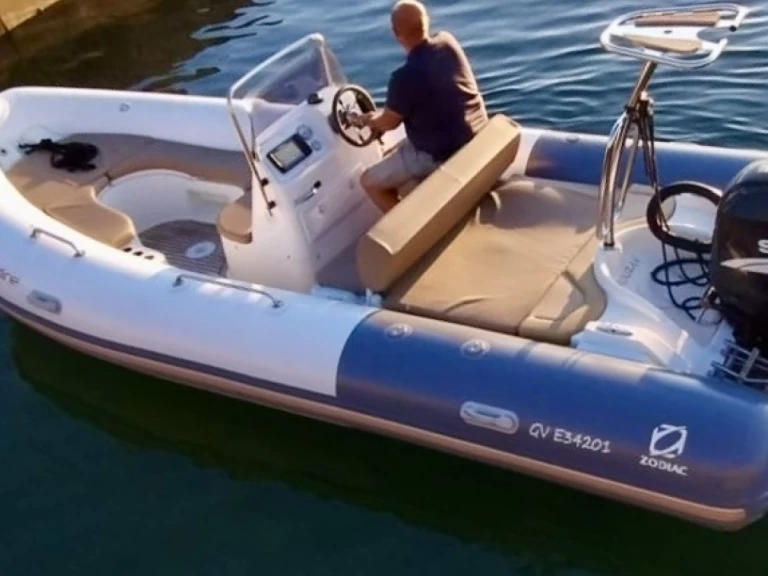 Yacht charter Port de Sainte-Marine billig Medline 650