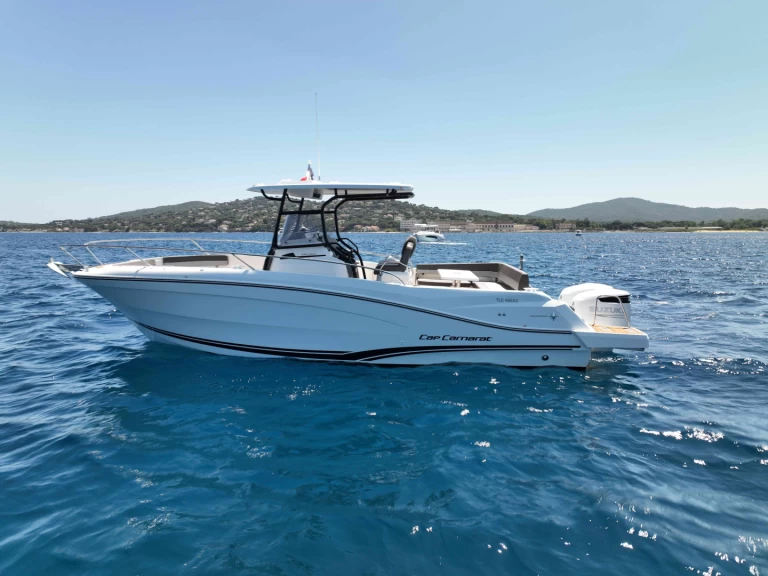 Jeanneau Cap Camarat 9.0 CC charter bareboat eller skeppad i Port des Marines de Cogolin