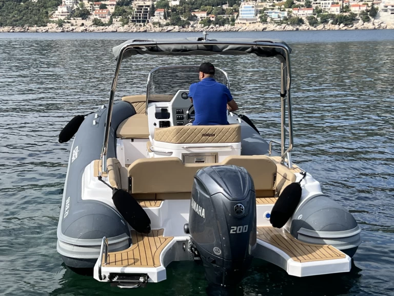 Uthyrning RIB Salpa med en båtlicens 