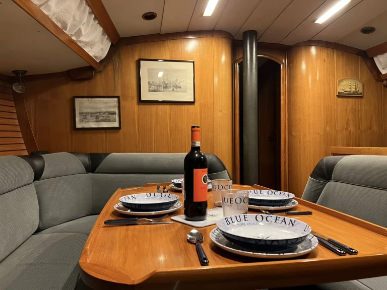 Jeanneau Sun Rise charter bareboat eller skeppad i Trapani