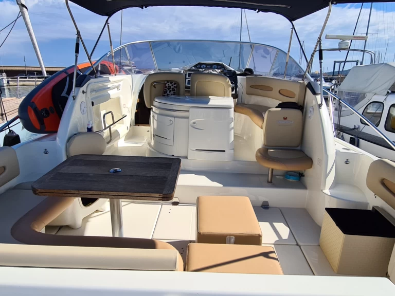 Hyra Motorbåt  med eller utan skeppare Cranchi Puntone 