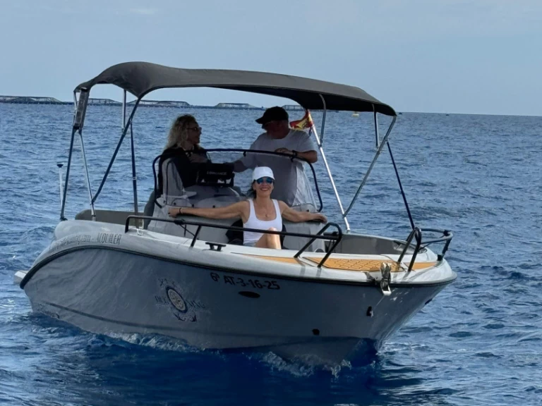 Uthyrning Motorbåt  Aqua24 med en båtlicens 