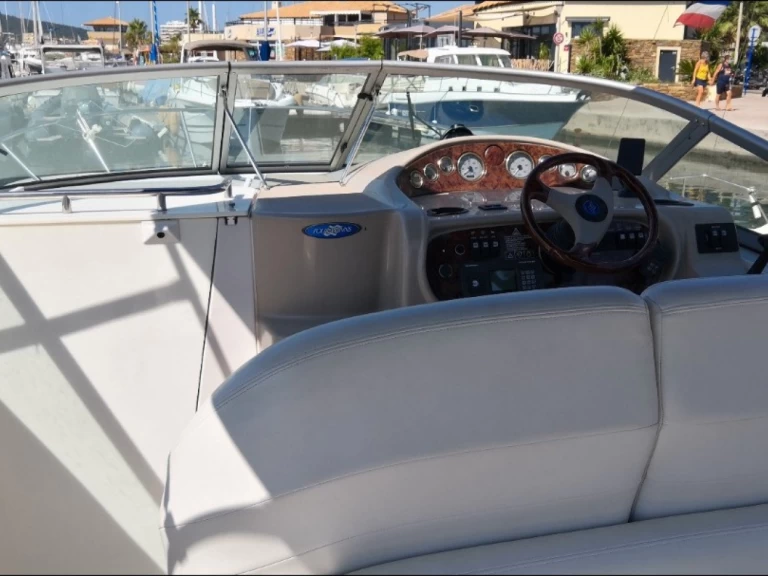 Four Winns Vista 268 charter bareboat eller skeppad i Scey-sur-Saône-et-Saint-Albin