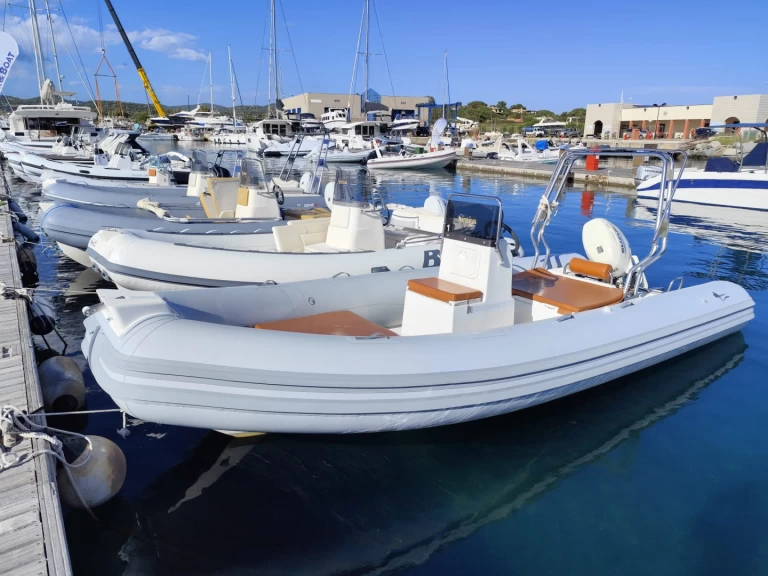 AT MARINE 59 AT 59 charter bareboat eller skeppad i Villasimius