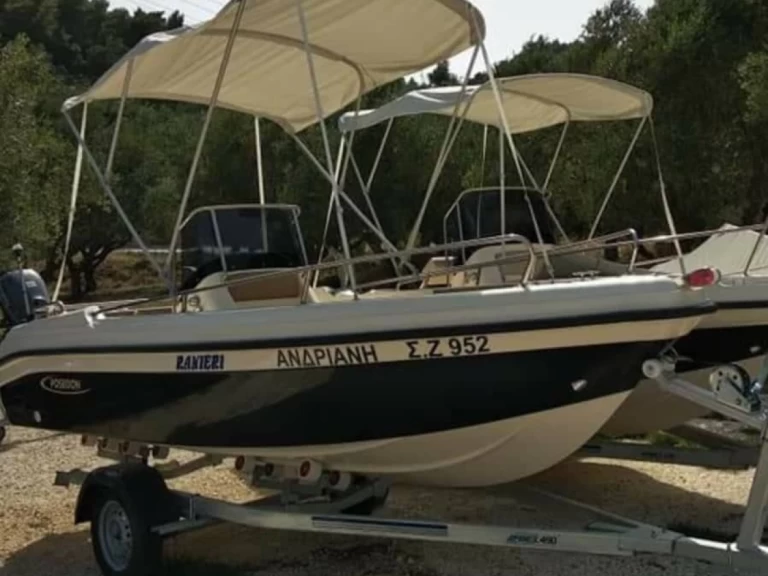Uthyrning Motorbåt  Ranieri med en båtlicens 