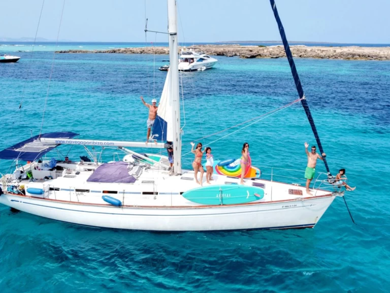 Yacht charter Ibiza Town billig Bavaria 49