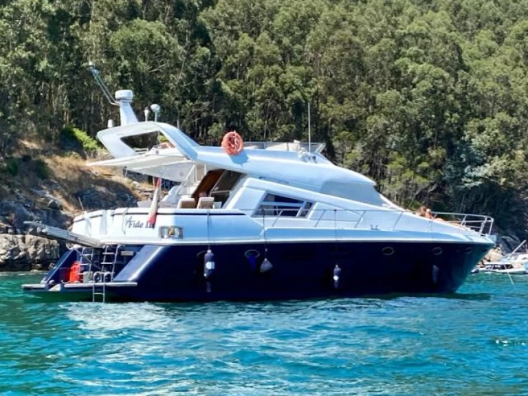 Johnson Johnson 56 charter bareboat eller skeppad i Vigo