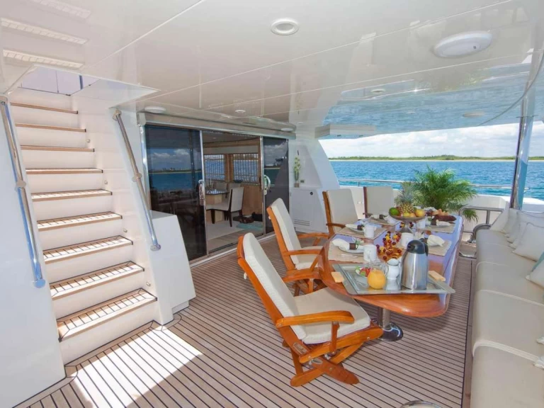 Lyx yacht för uthyrning Sankt Martin till det bästa priset 