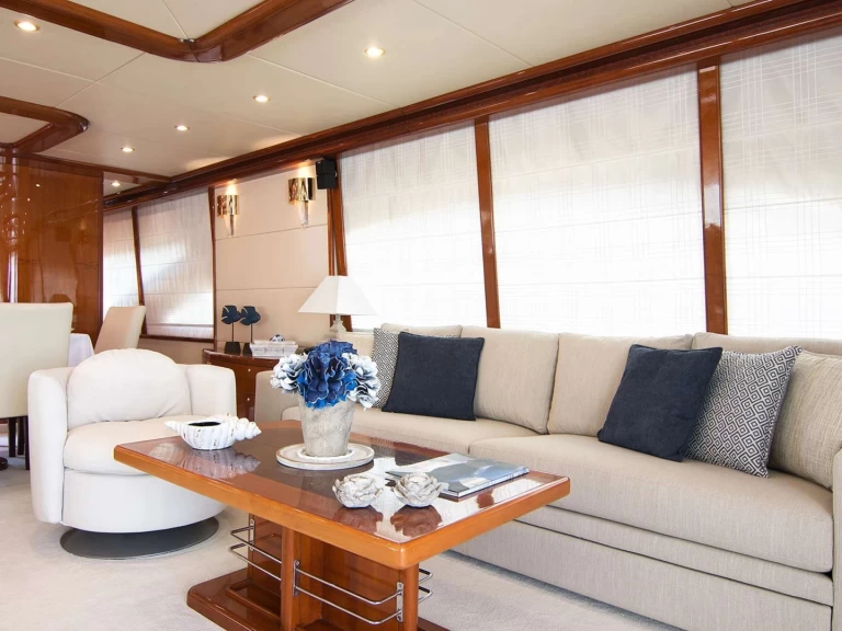 Giant DREAM B charter bareboat eller skeppad i Aten