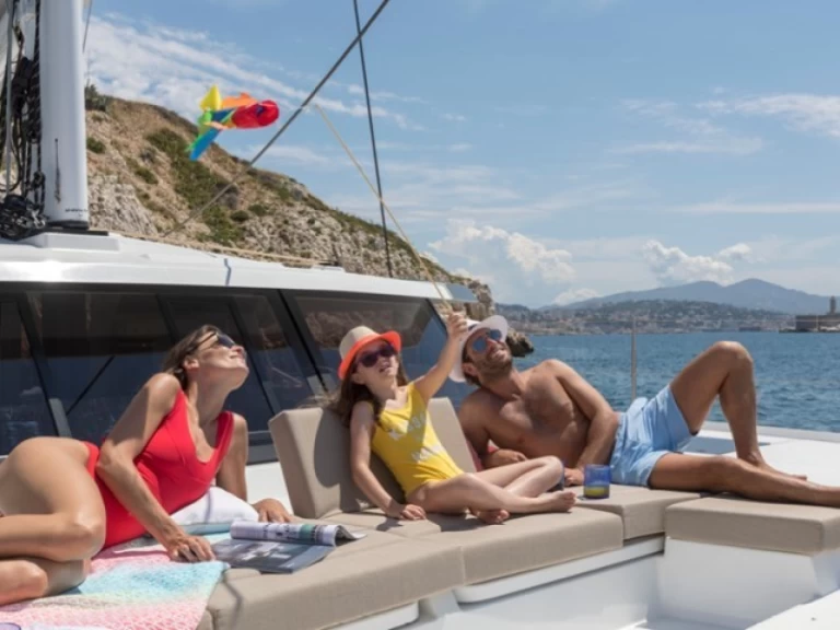 Yacht charter Parham Town billig Astrea 42