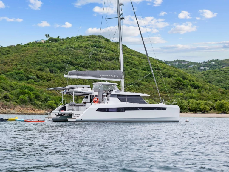 Uthyrning Lyx yacht Leopard med en båtlicens 