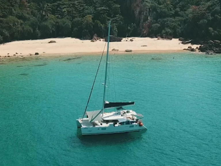 Lagoon Lagoon 440 charter bareboat eller skeppad i Phuket (City)