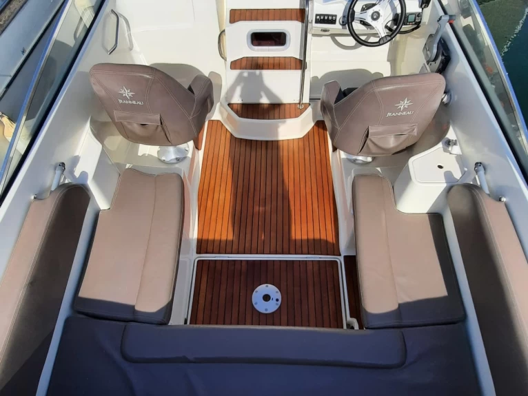 Uthyrning Toulon - Jeanneau Cap Camarat 6.5 CC Serie 2 av Samboat 