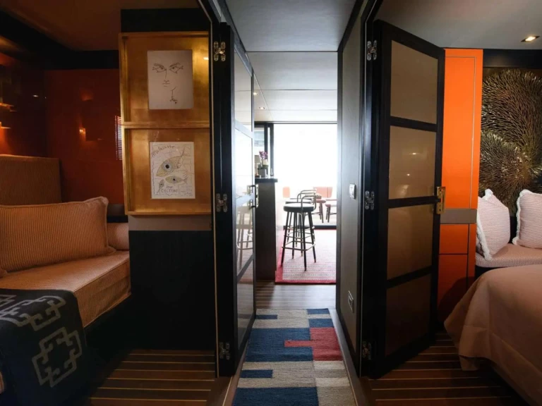 HOUSE OF HÜTTER GOLDFINGER charter bareboat eller skeppad i Ibiza Town