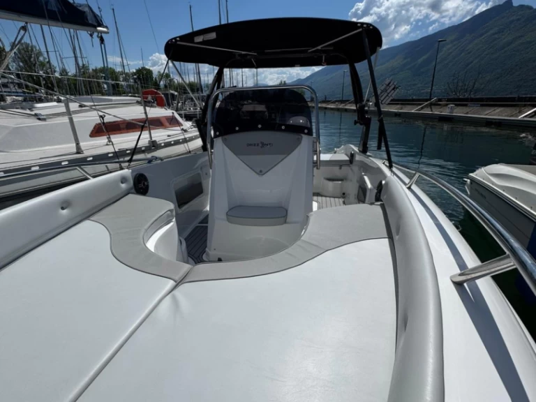 Båtuthyrning ORIZZONTI NAUTICA ORIZZONTI POSEIDON i Aix-les-Bains på Samboat 