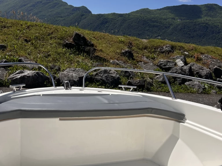 Titanium 460 charter bareboat eller skeppad i Aix-les-Bains