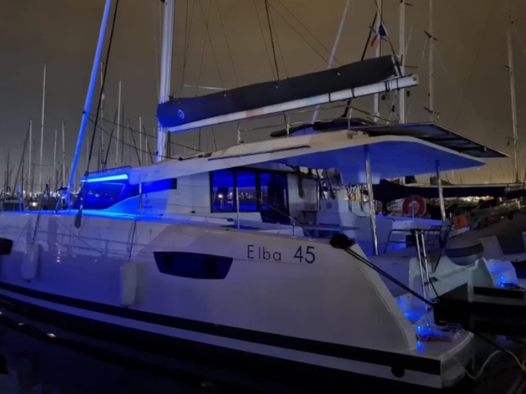 Hyra Katamaran  med eller utan skeppare Fountaine Pajot Pointe-à-Pitre 