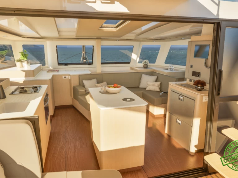 Hyr en Fountaine Pajot FP 44 Le Marin 