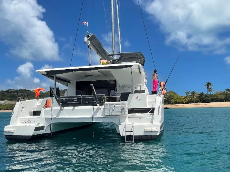 Hyr en Fountaine Pajot ISLA 40 (4 CAB + 1 /  2 SDB) Le Marin 