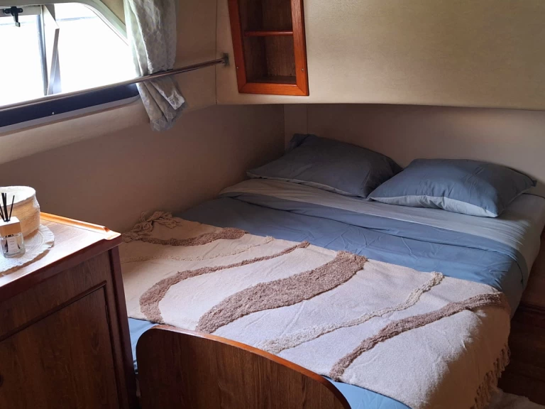 Le Boat classique 40 charter bareboat eller skeppad i Carcassonne