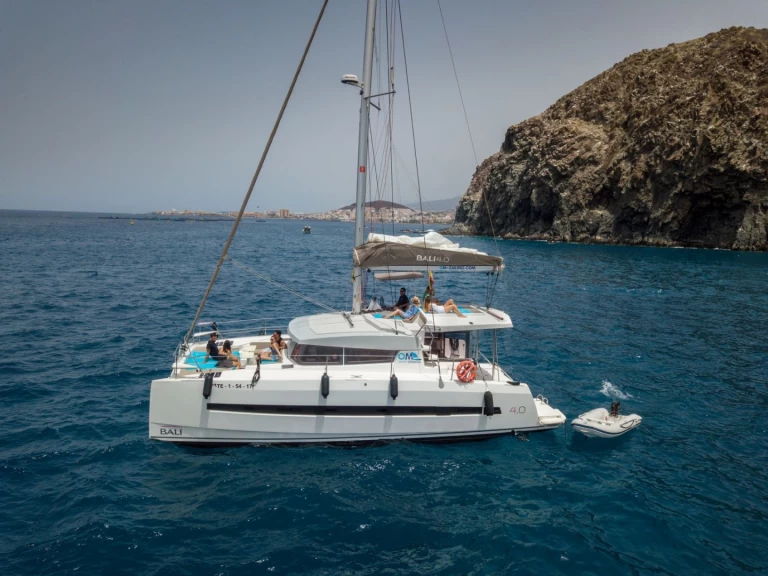 Bali Bali 4.0 charter bareboat eller skeppad i Puerto Banús