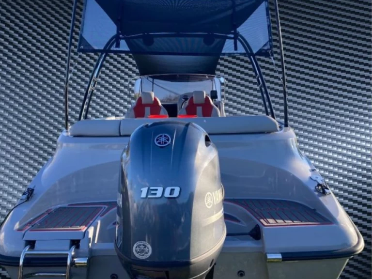 Hyr en FEMIS AQUA 620 SPORT Hamnen i Pollenca 