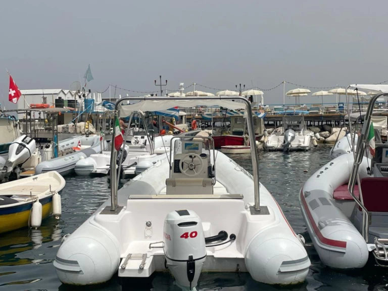 Hyra RIB med eller utan skeppare Selva Sorrento 