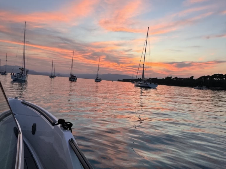 Hyra Motorbåt  med eller utan skeppare Saxdor Port de la Rague 