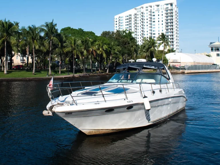 Uthyrning Motorbåt  Sea Ray med en båtlicens 