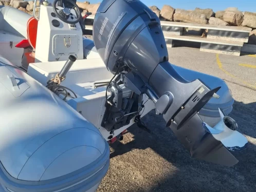 Pneumatiques  Apex A15 charter bareboat eller skeppad i Le Pradet