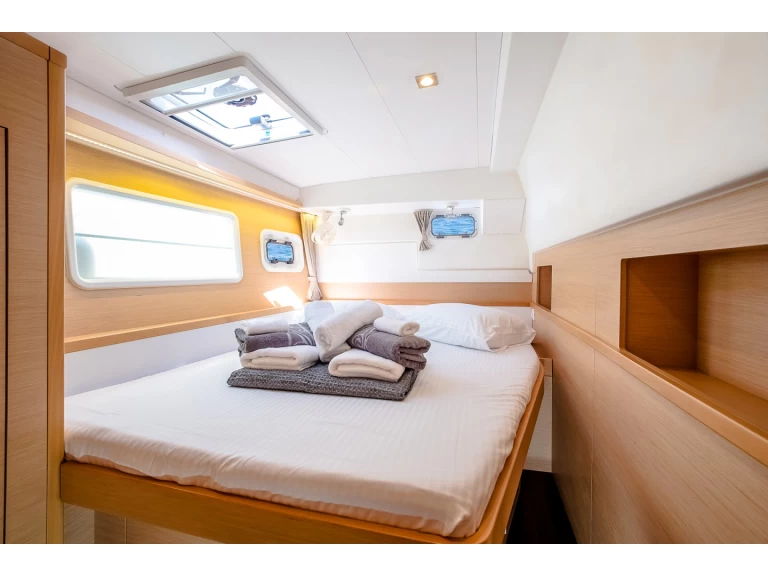 Hyra Katamaran  med eller utan skeppare Lagoon Alimos 