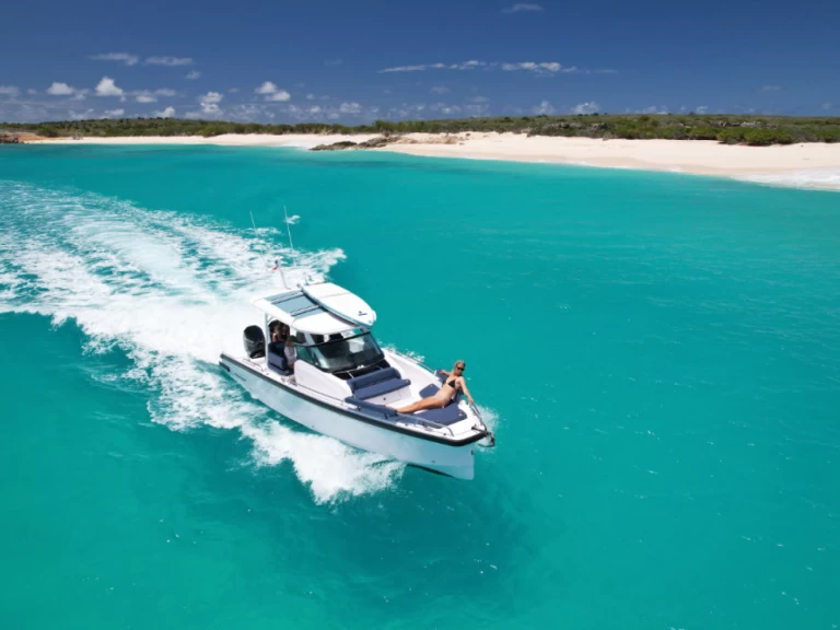 Uthyrning Motorbåt  Axopar med en båtlicens 