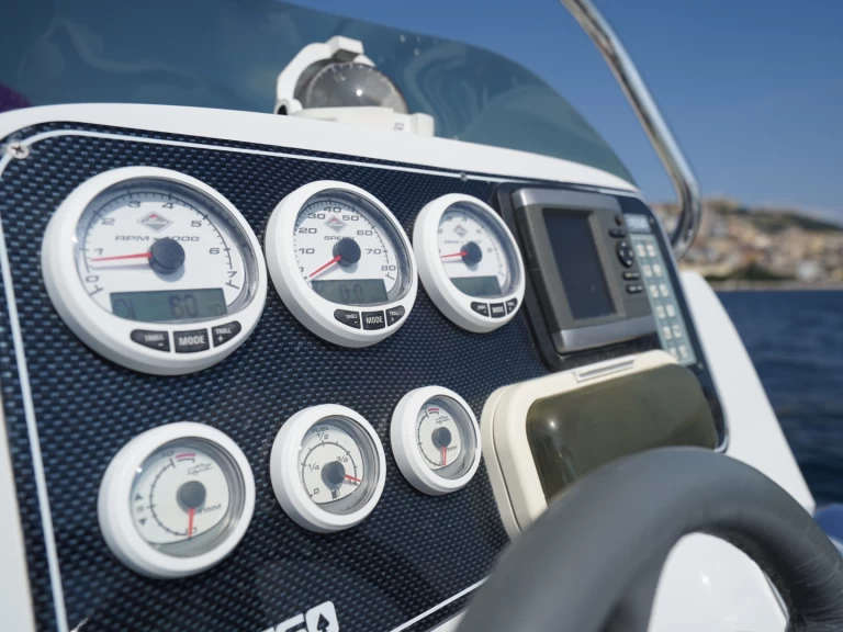 Uthyrning Motorbåt  Asso med en båtlicens 