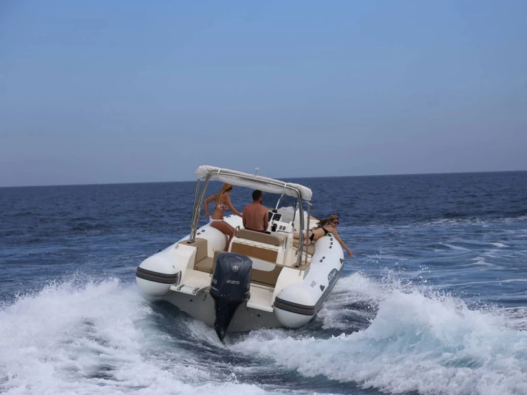 Uthyrning RIB i Sant'Amanza - Capelli Tempest 775