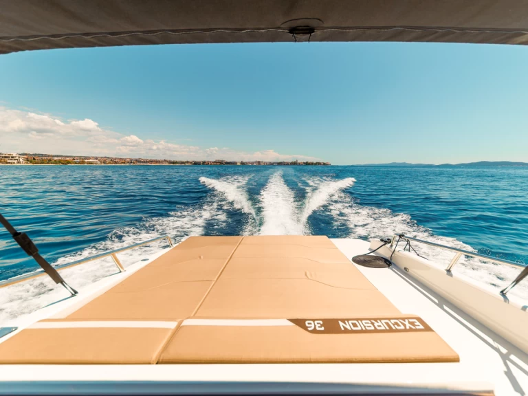 Uthyrning Motorbåt  Mercan med en båtlicens 