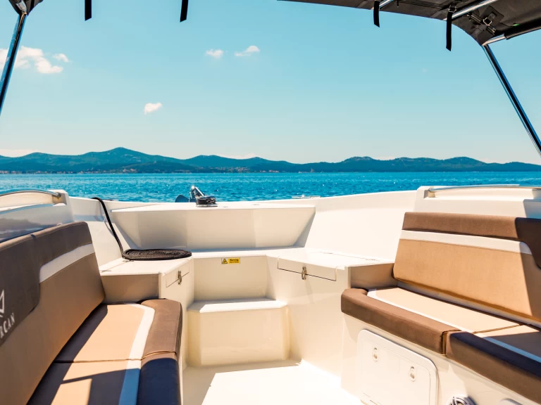 Mercan Excursion 36 charter bareboat eller skeppad i Zadar