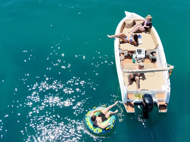 Uthyrning Motorbåt  Darekco Mareti med en båtlicens 