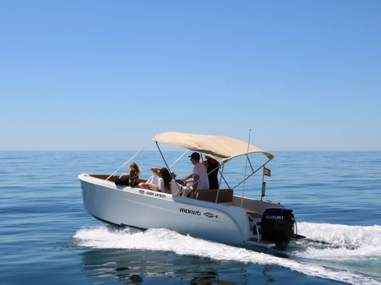Darekco Mareti 585 charter bareboat eller skeppad i Mataró