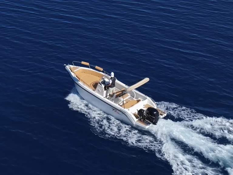 Hyr en Karel F 19 Latchi 