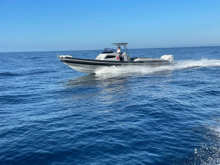 Uthyrning RIB Capelli med en båtlicens 