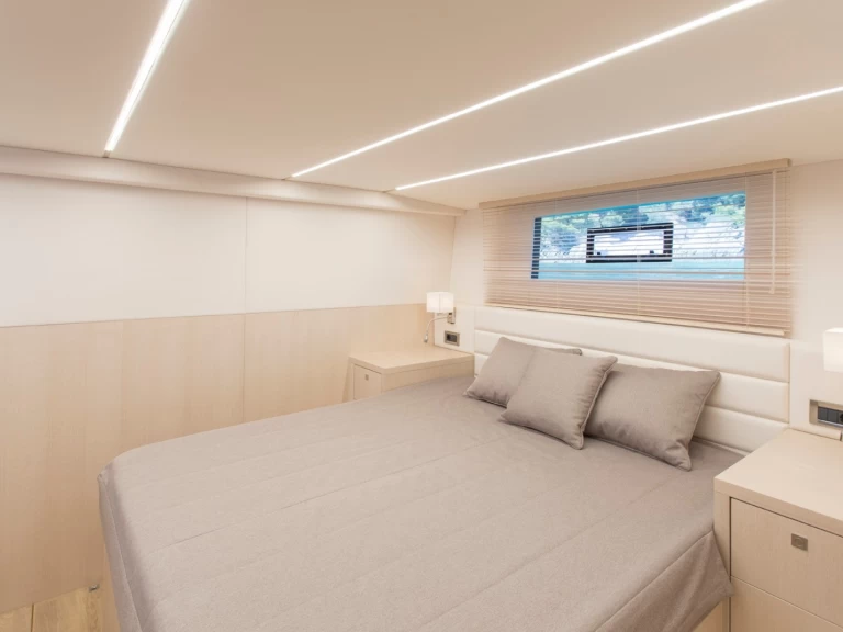 Hyra Motorbåt  med eller utan skeppare MED YACHT  Marine de Sant'Ambrogio 