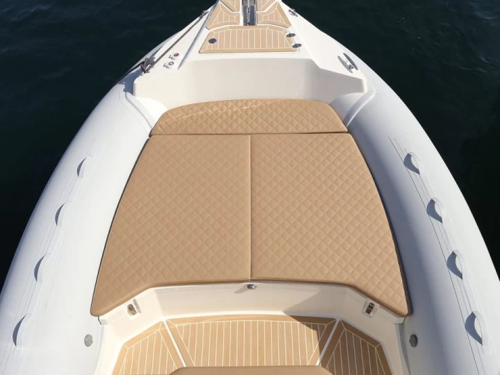 Capelli 900 sun charter bareboat eller skeppad i Marine de Sant'Ambrogio