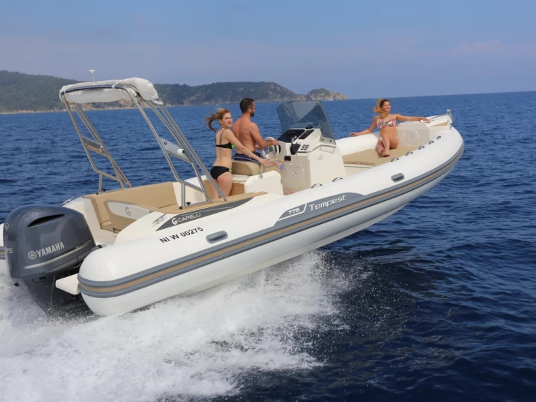 Capelli Tempest 775 charter bareboat eller skeppad i Marine de Sant'Ambrogio